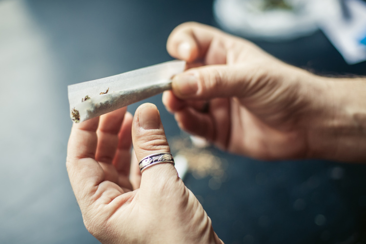 How to Roll a Joint 3